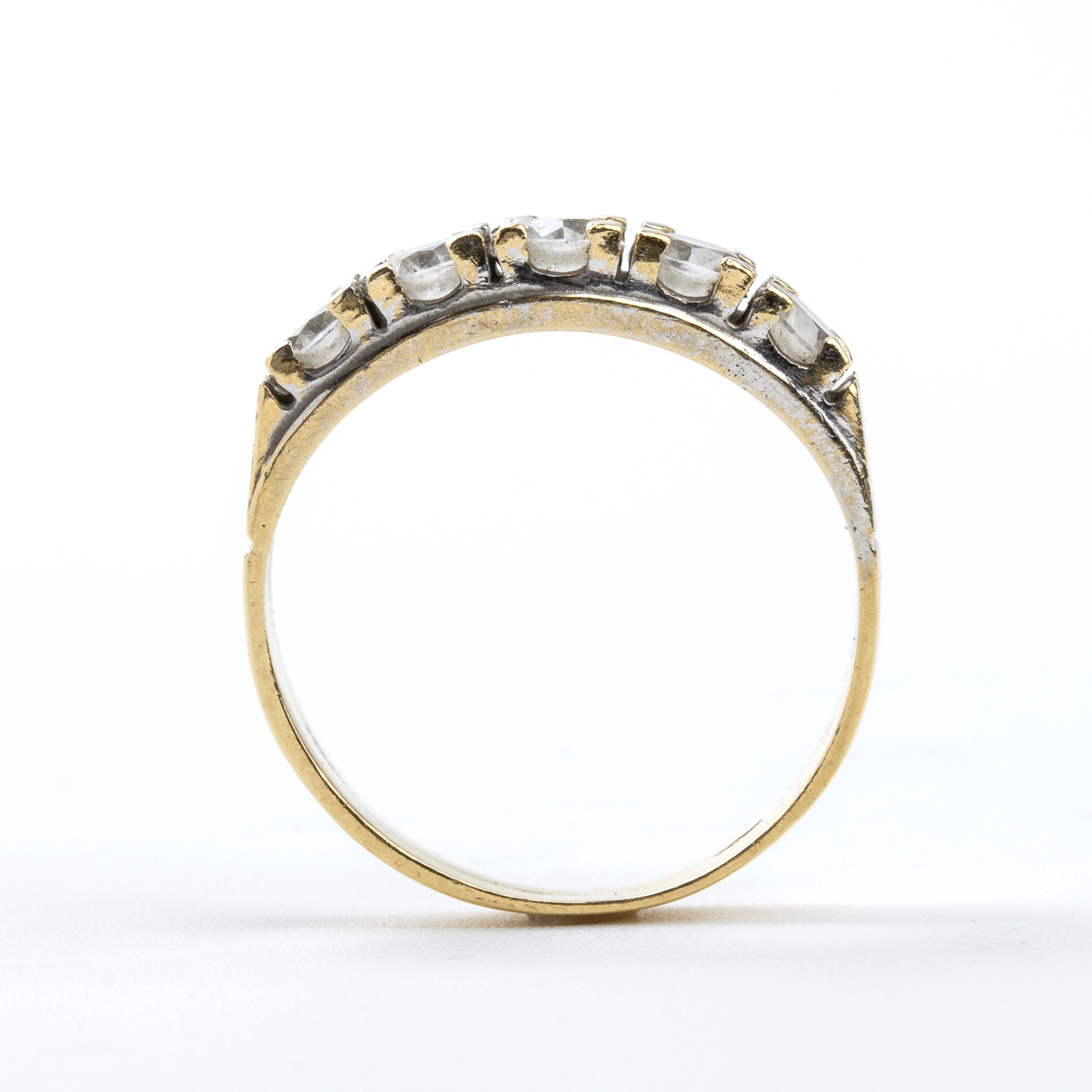 Anello in oro e paste vitree