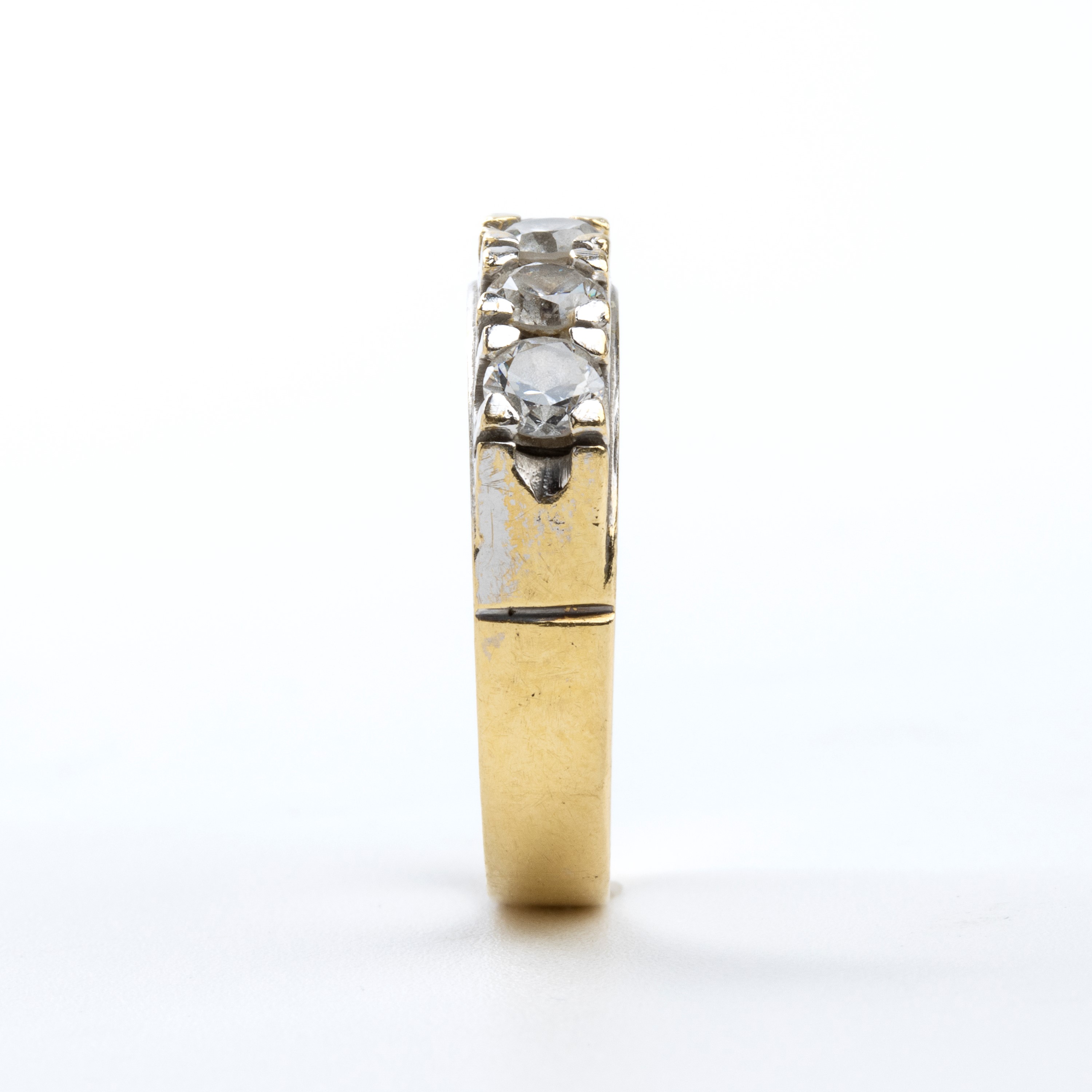 Anello in oro e paste vitree