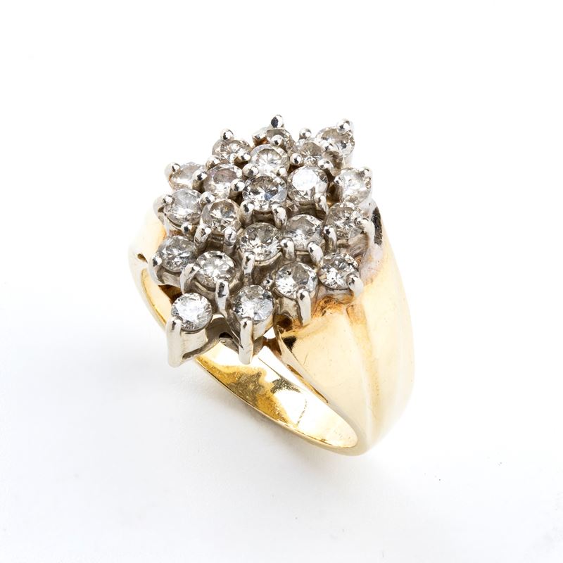 Anello a fascia in oro con diamanti