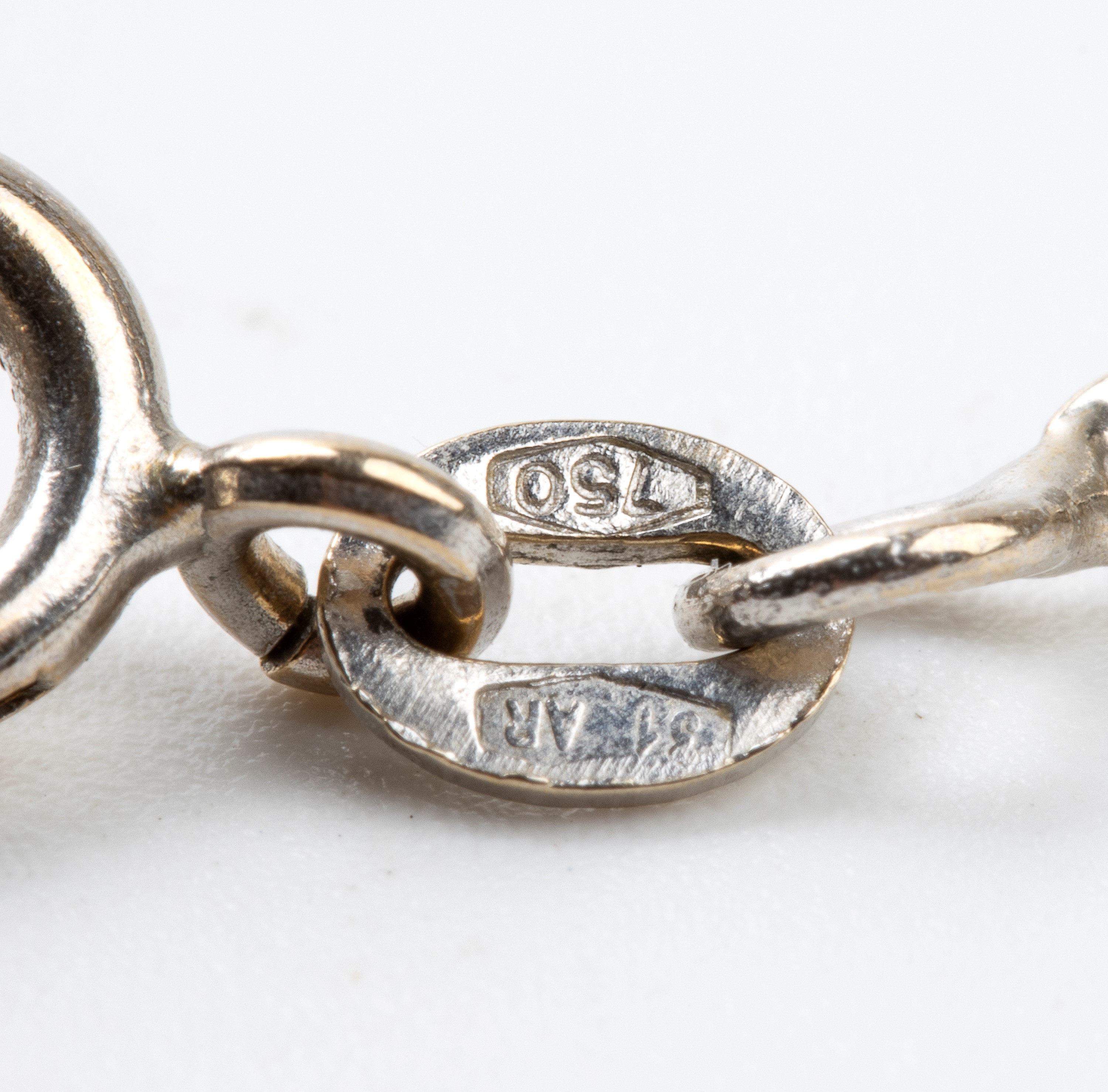 Girocollo con croce pendente in in oro e diamanti