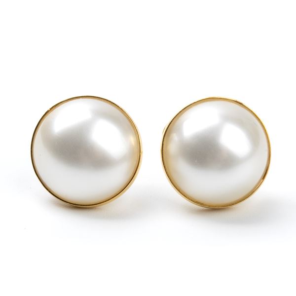 Mabe pearl gold pair of earrings