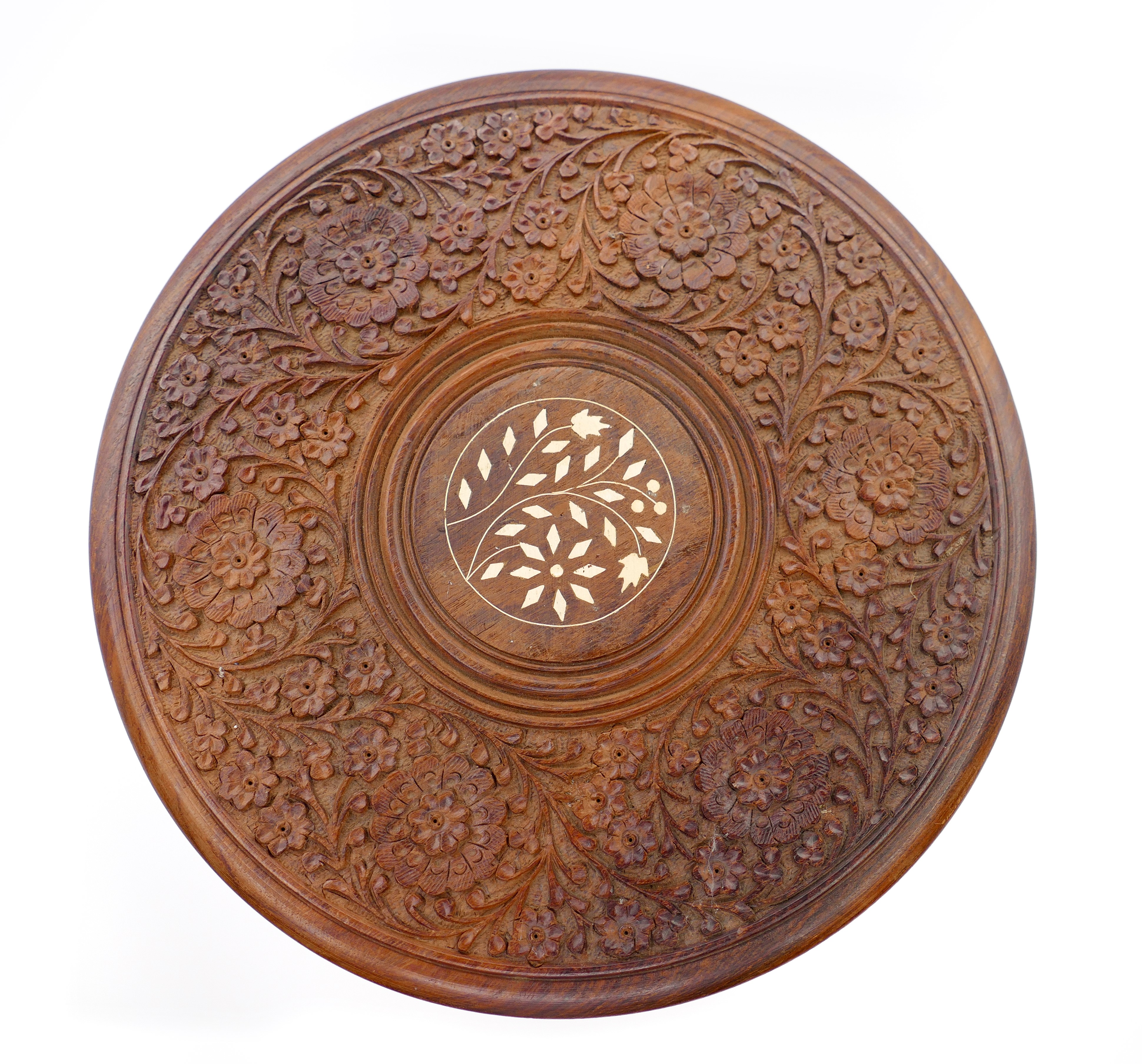 Due tavolini scolpiti