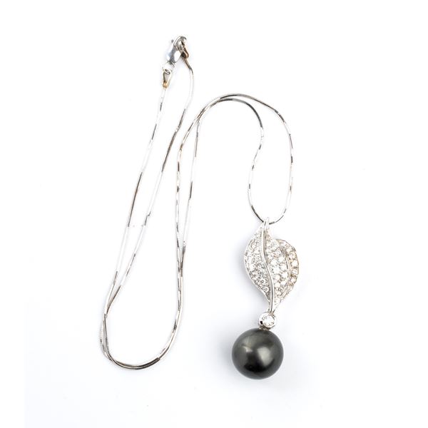 White gold necklace-pendant with Tahiti pearl 