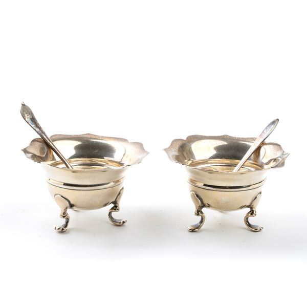 William Hutton &amp; Sons Ltd - Pair of English sterling silver salt cellars