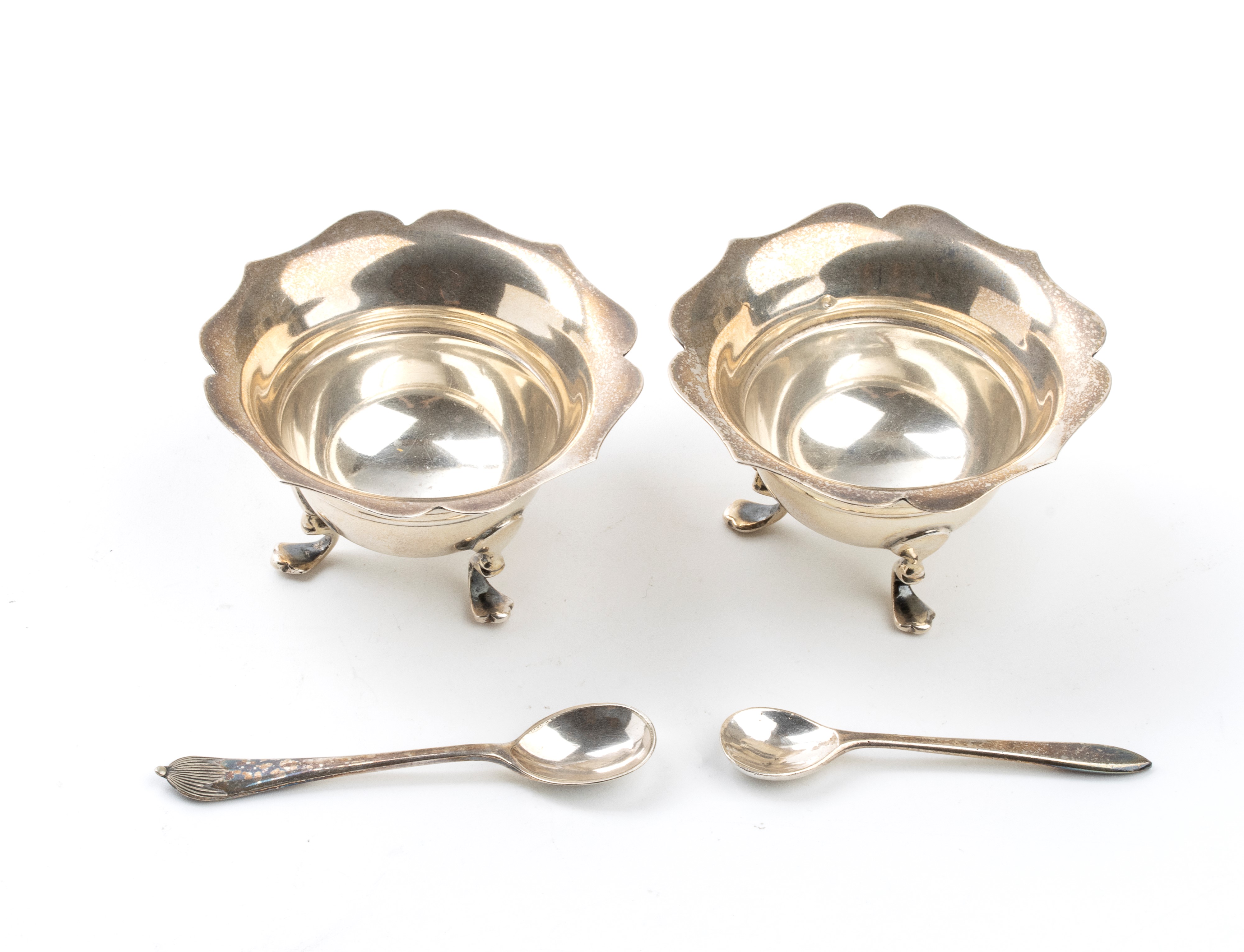 William Hutton & Sons Ltd - Coppia di Saliere Inglesi in Argento