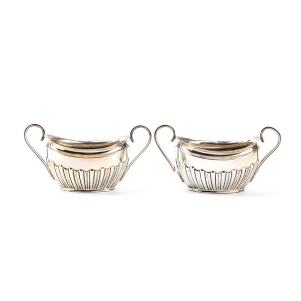 Martin, Hall &amp; Co - Pair of English Victorian silver salt cellars