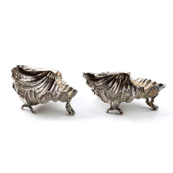 S. Smith &amp; Son - Pair of English silver Victorian salt cellars