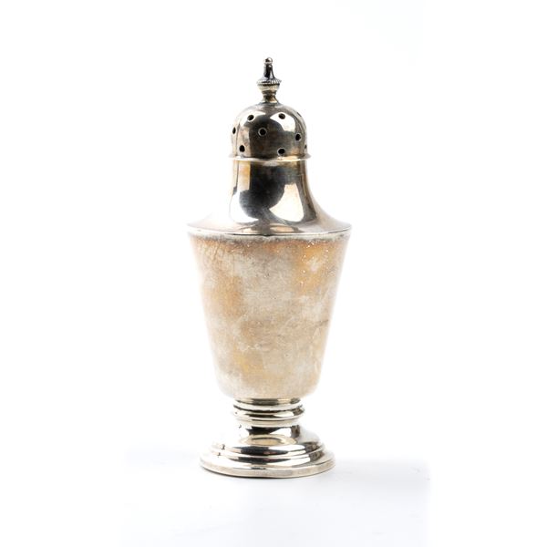 Walker &amp; Hall - English silver salt shaker