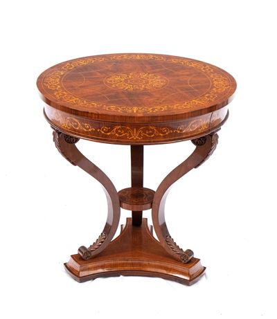 Tavolino italiano in legno di noce intarsiato, stile Carlo X