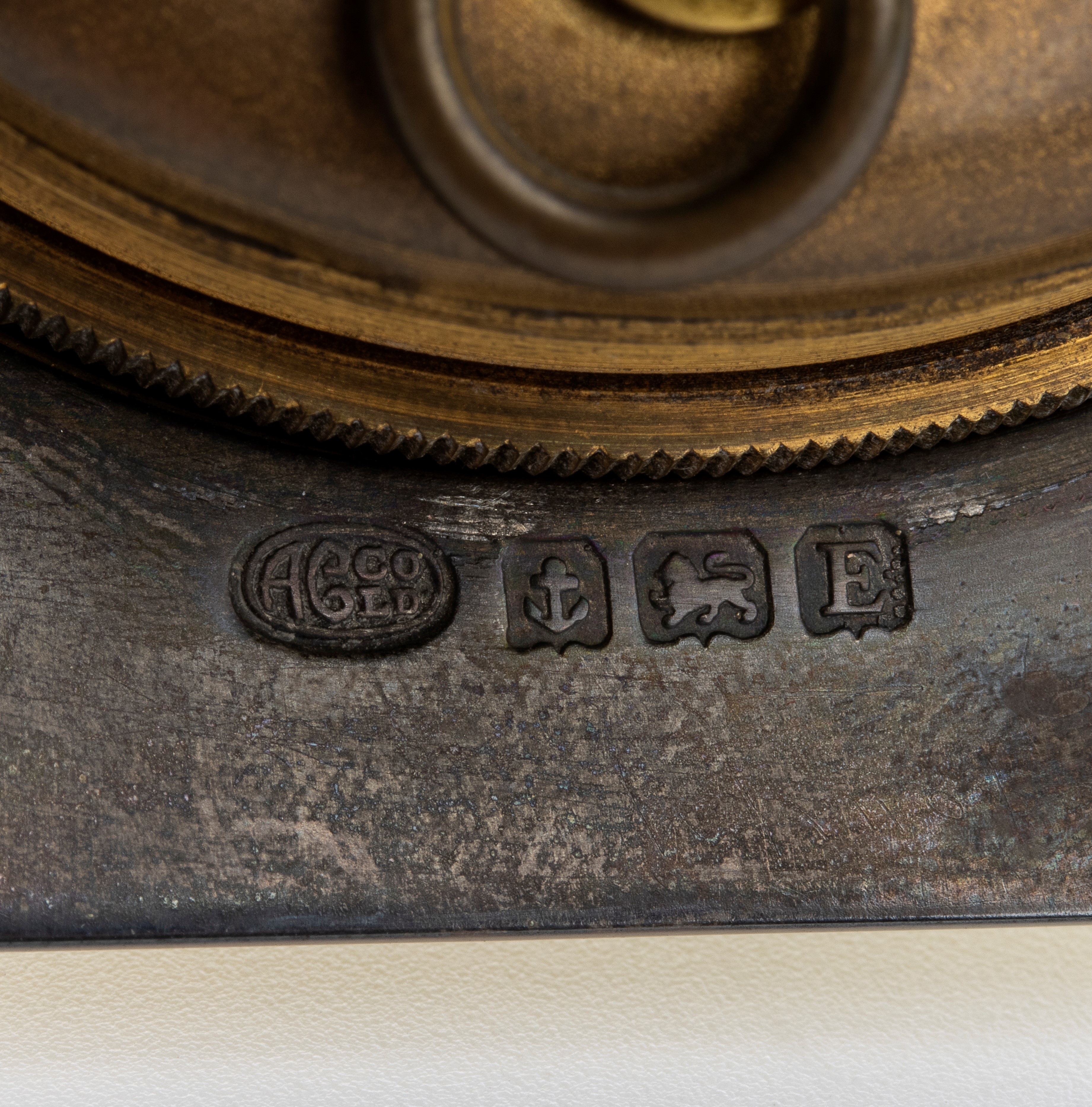 Orologio da tavolo Art Déco in argento e smalti