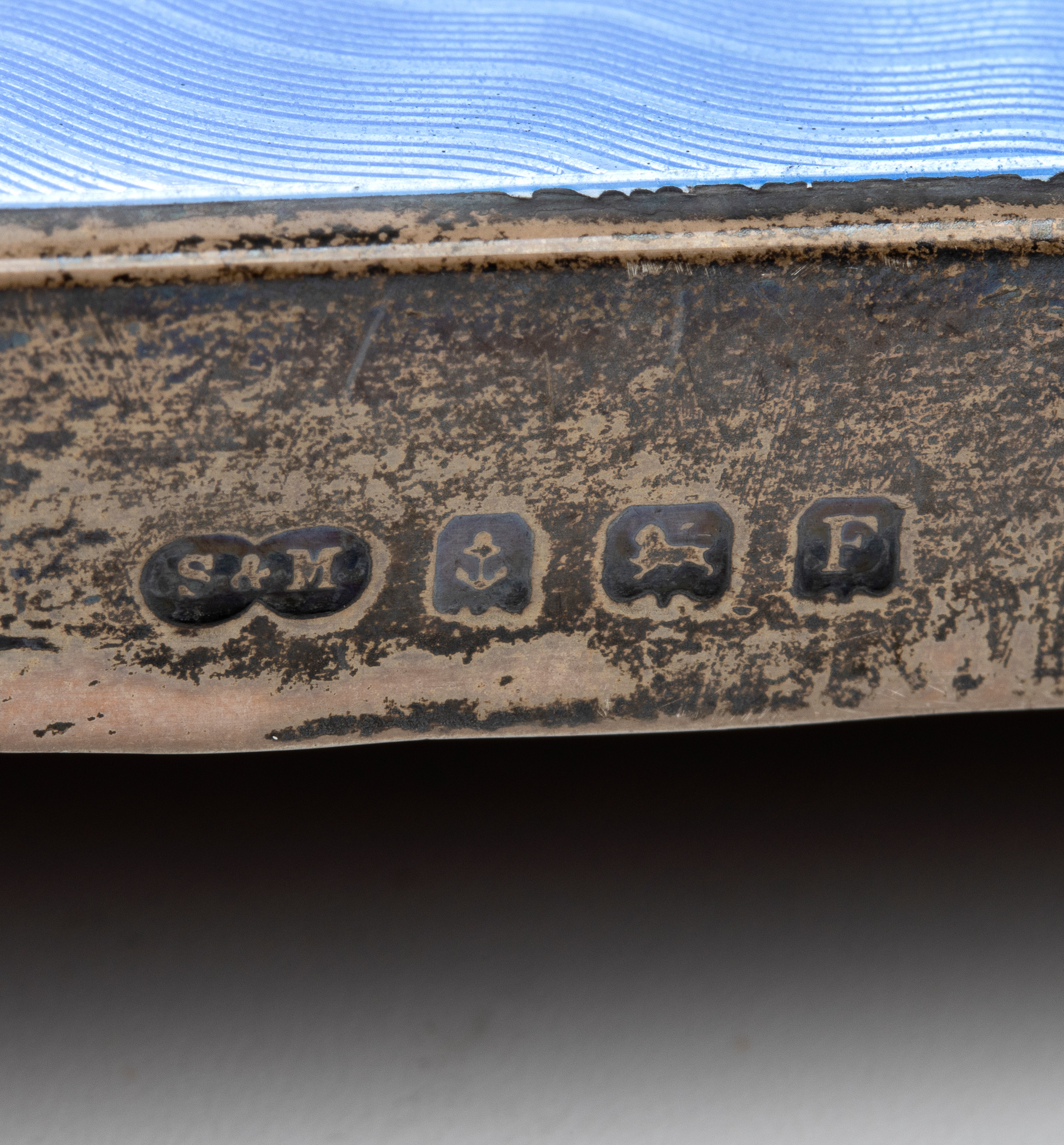 Orologio da tavolo Art Déco in argento e smalti