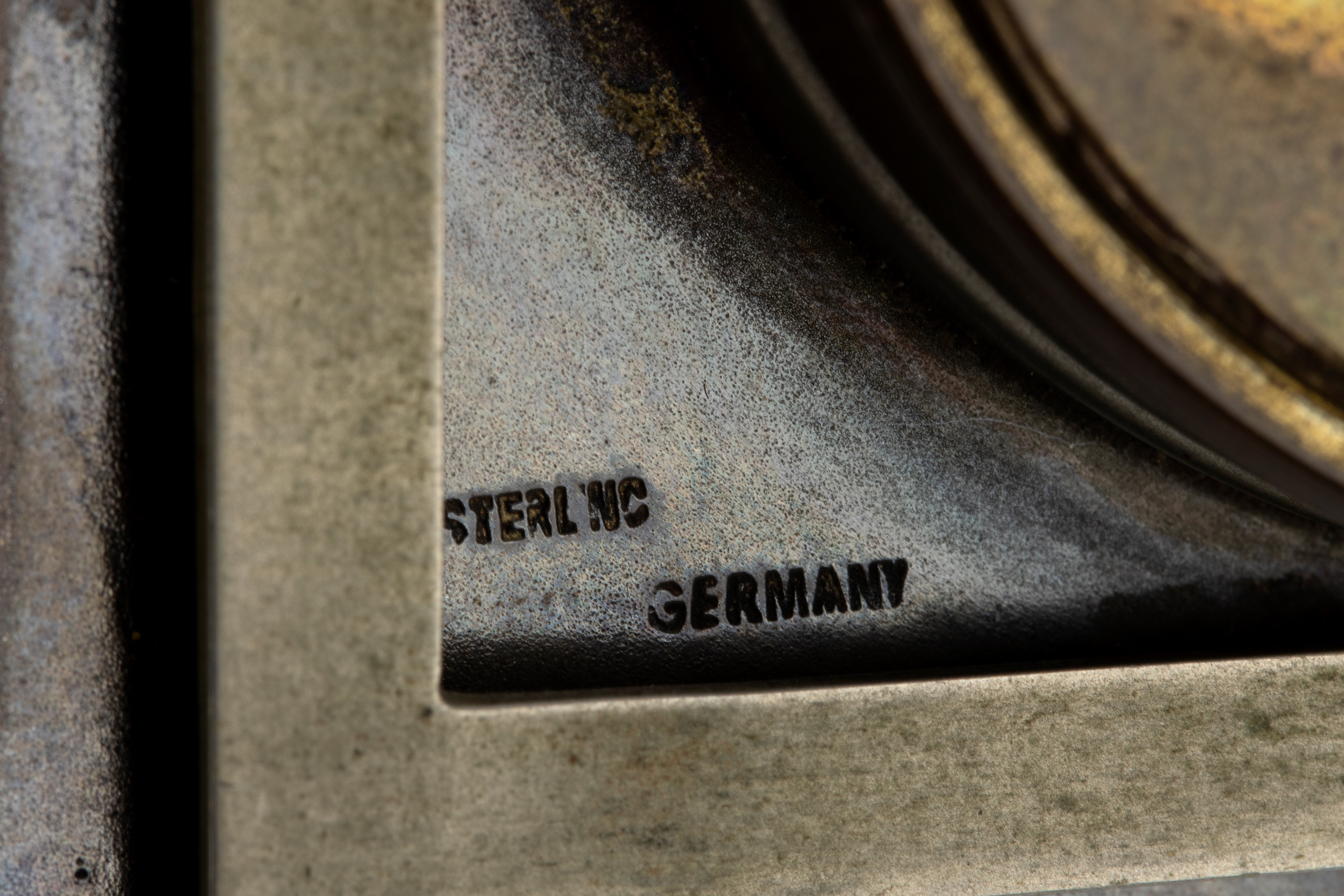 Orologio da tavolo Art Déco in argento e smalti