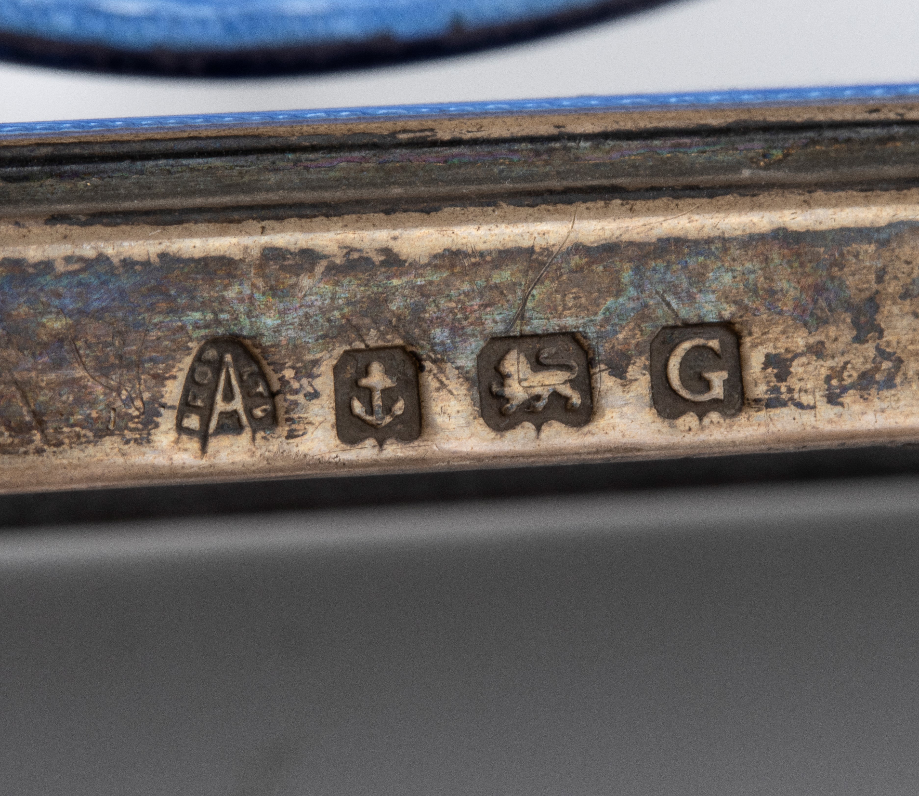 Orologio da tavolo Art Déco in argento e smalti