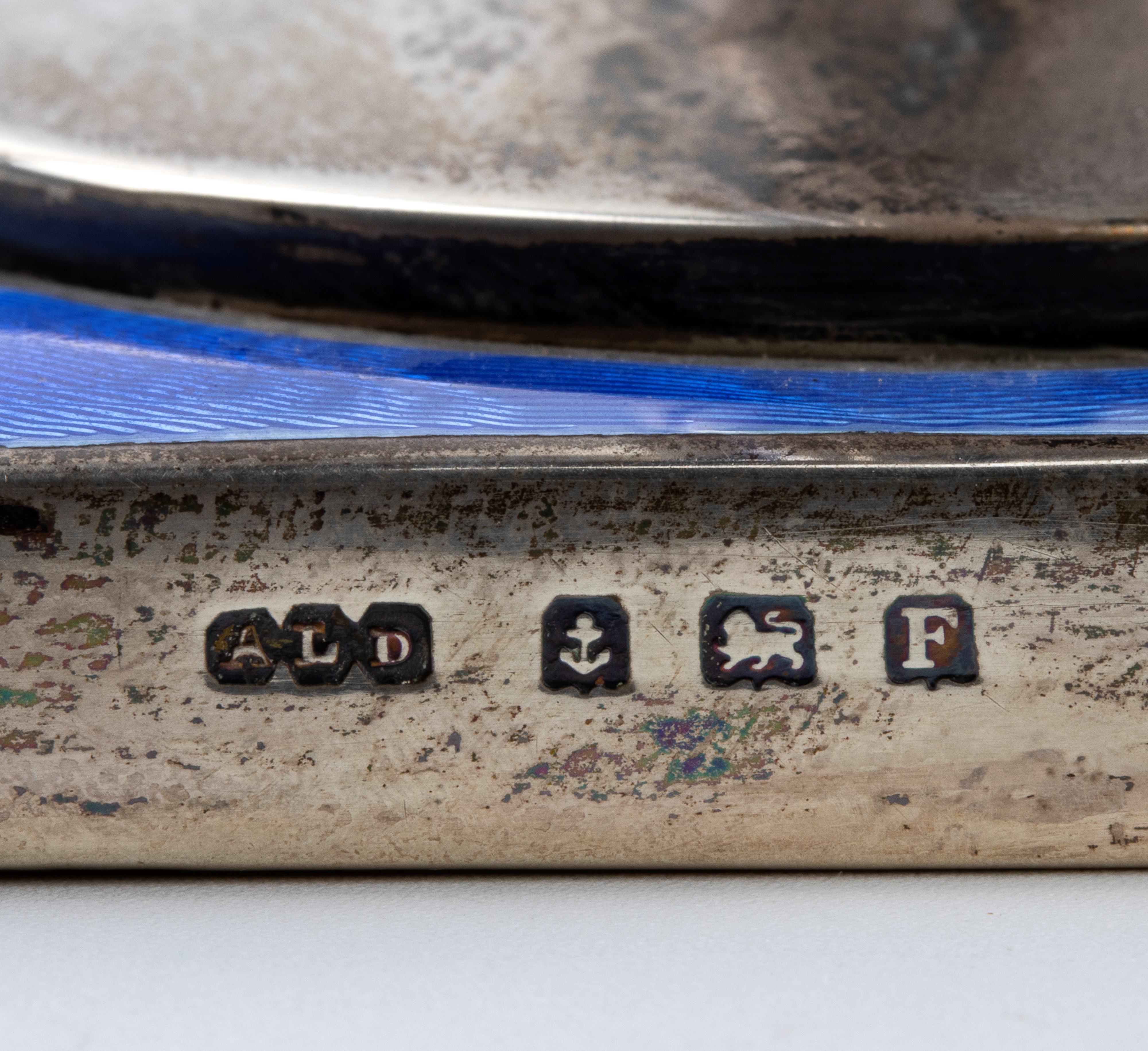 Orologio da tavolo Art Déco in argento e smalti