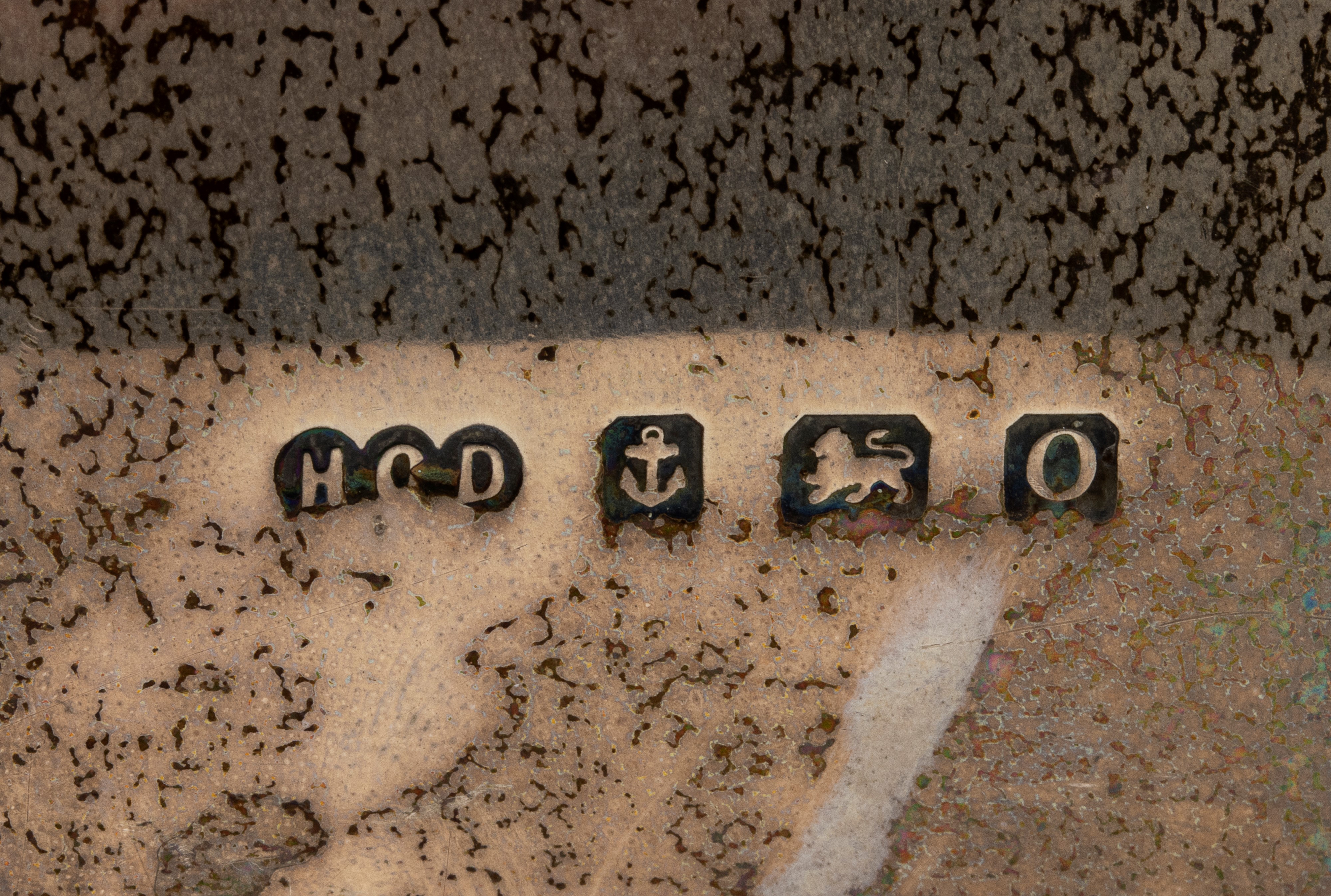 Orologio da tavolo Art Déco in argento e smalti