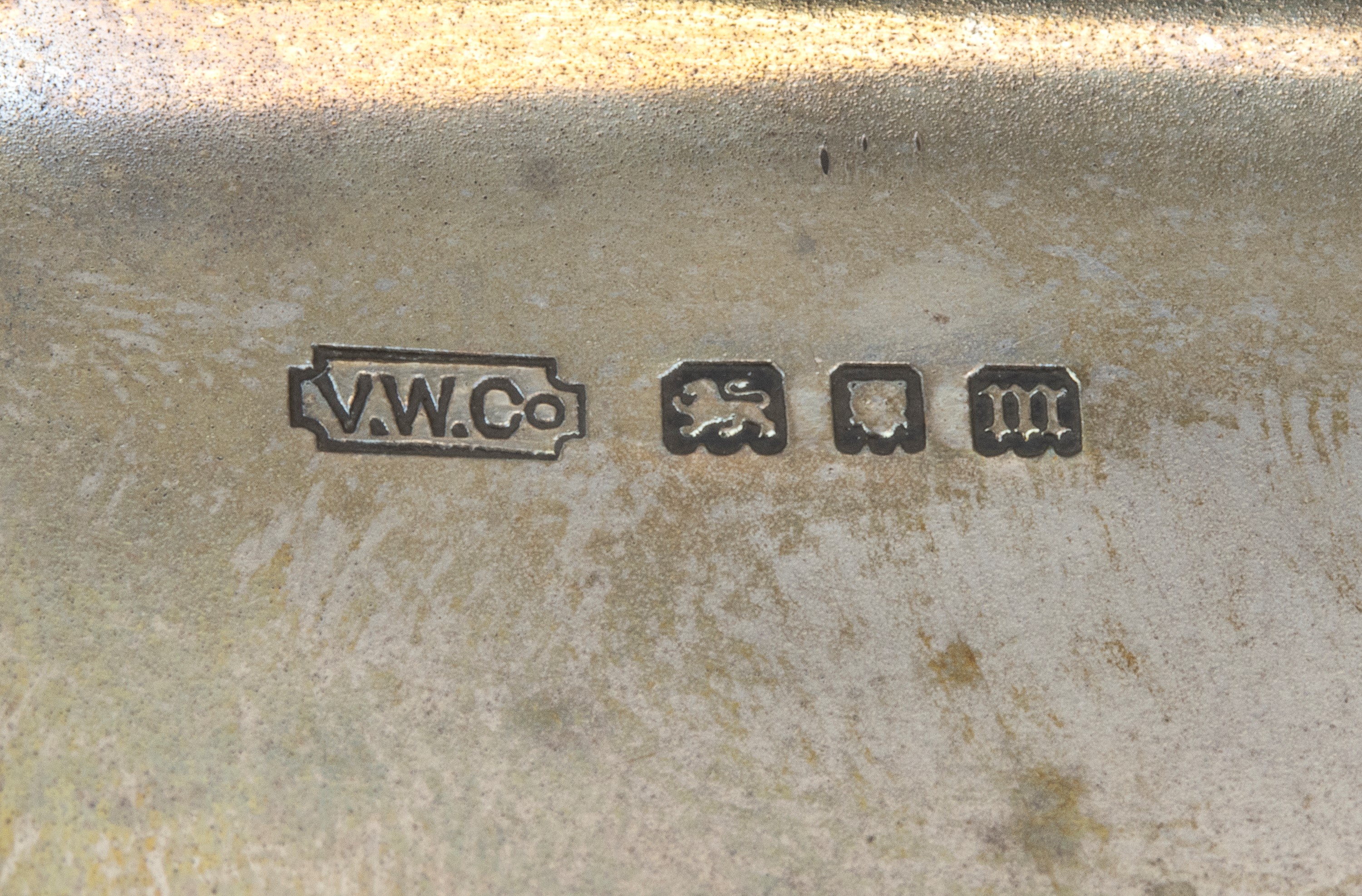 Orologio da tavolo Art Déco in argento e smalti