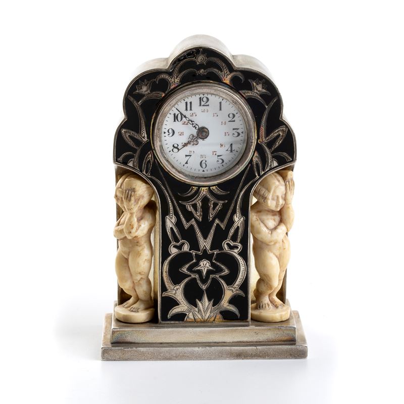Orologio da tavolo Art Déco in argento, smalto cloisonné e avorio