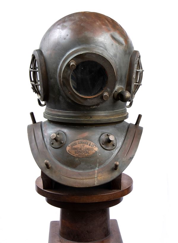 Diver&#39;s Helmet