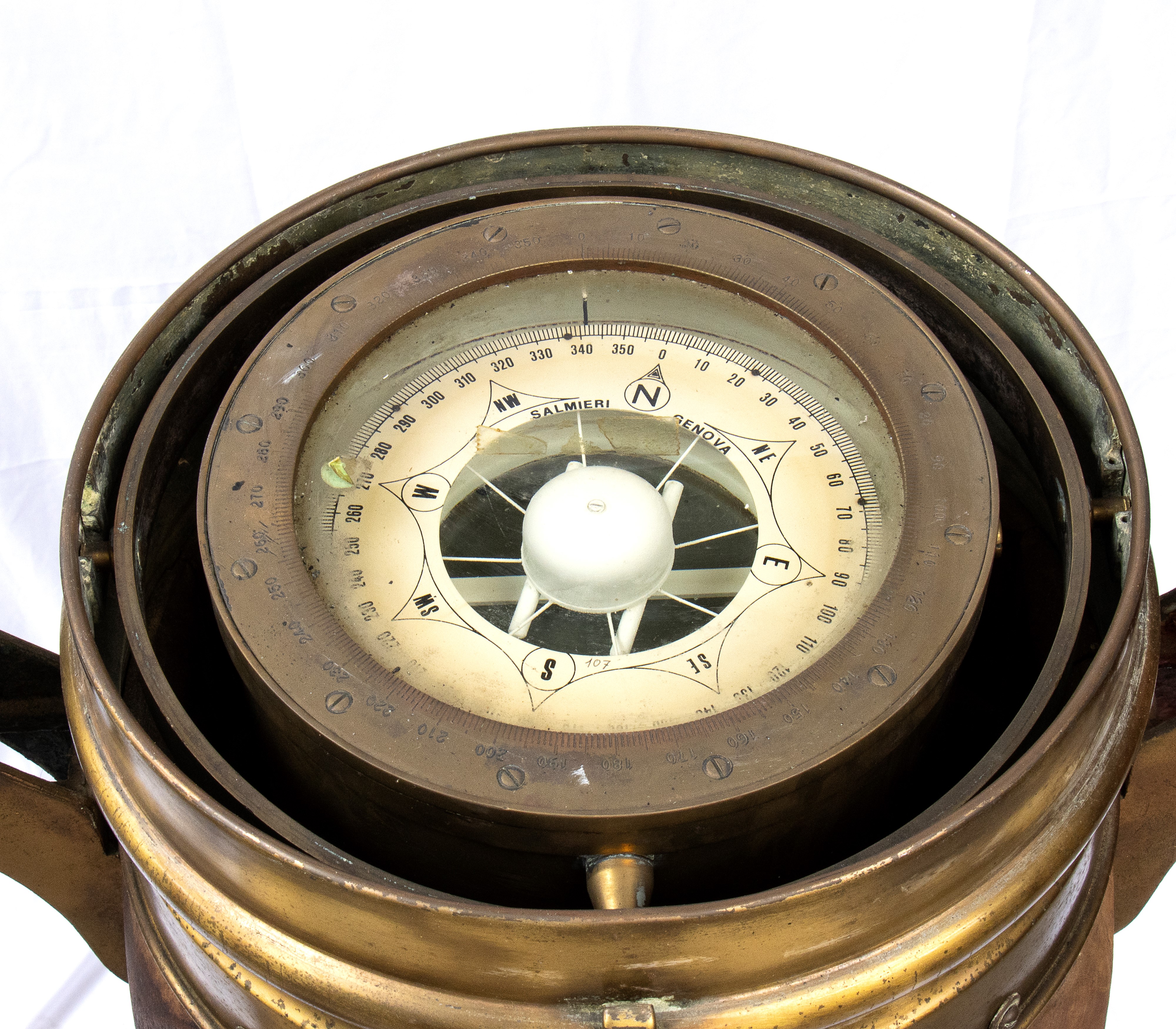 Chiesuola con bussola