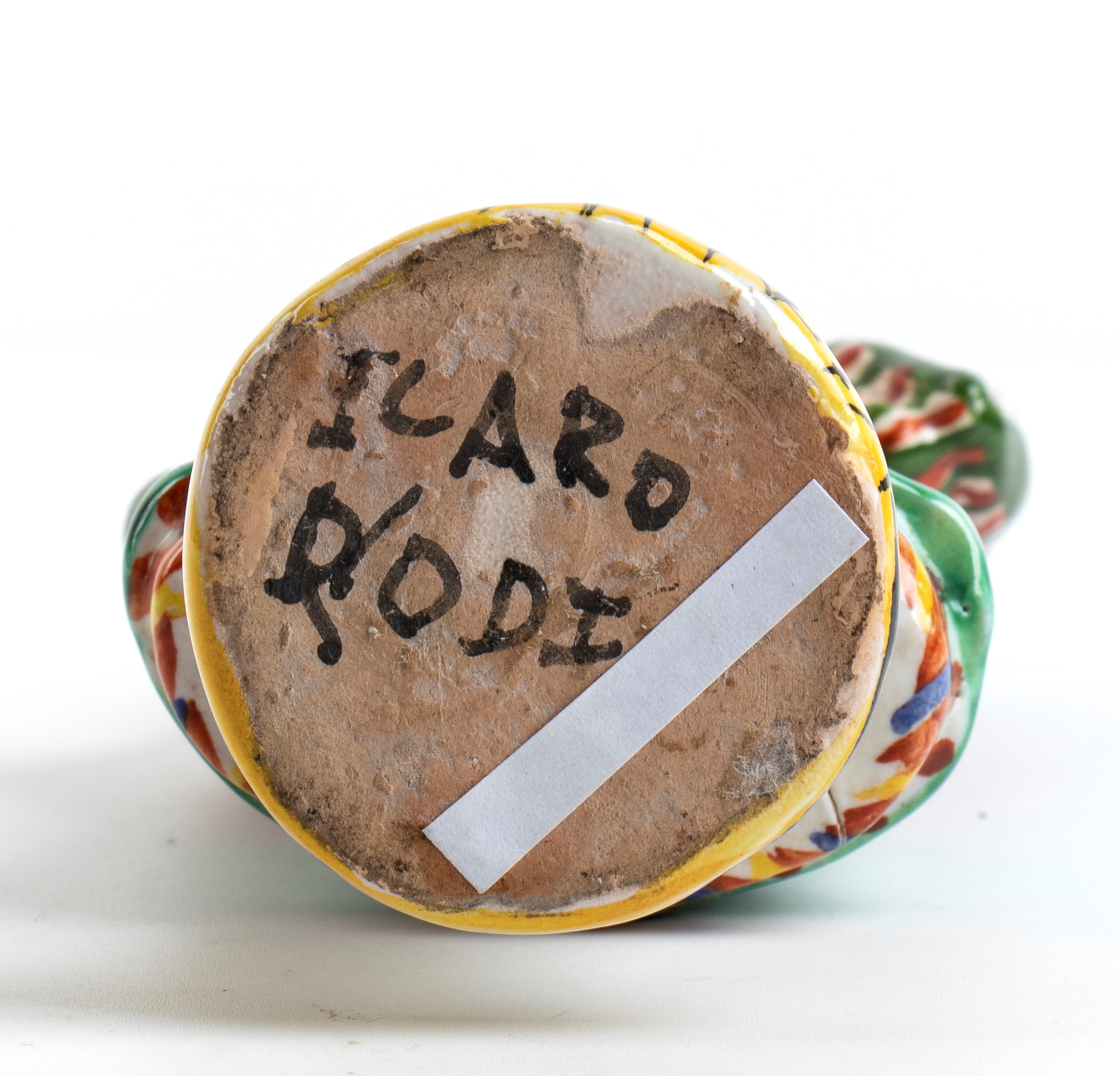 Figura femminile in costumi tradizionali