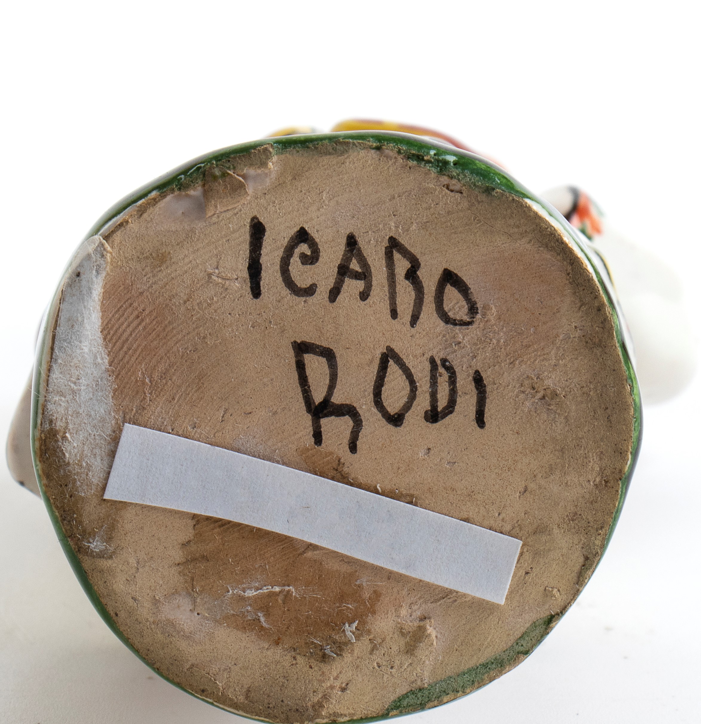 Figura femminile in costumi tradizionali