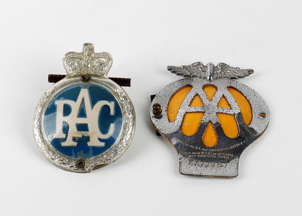 Royal Automobile , AA badges  (1960s)  - Asta Memorabilia, Militaria, Ordini Cavallereschi - Bertolami Fine Art - Casa d'Aste