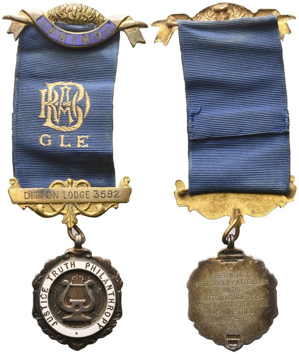 Medaglia "Justice Truth Philanthropy", Primo, G L E, Ditton Lodge 3582, 1923, AG E Smalti (28 x 111 mm)  - Asta MASSONICA  Medaglie, Distintivi e Gioielli di Loggia  dai primi dell'800 al tardo ‘900 - Bertolami Fine Art - Casa d'Aste