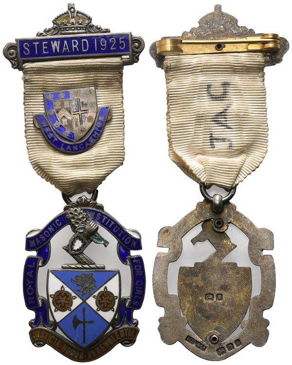 Medaglia Royal Masonic Institution For Girls, "Justicia Honor Benevolentia", Steward 1925, West Lancashire, AG E Smalti (30,9 x 88,7 mm)  - Asta MASSONICA  Medaglie, Distintivi e Gioielli di Loggia  dai primi dell'800 al tardo ‘900 - Bertolami Fine Art - Casa d'Aste