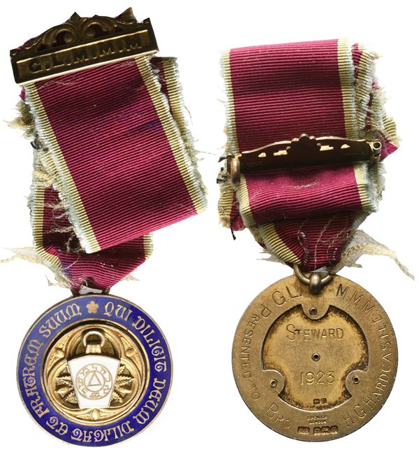 Medaglia QUI DILIGIT DEUM DILIGAT ET FRATREM SUUM, G. L. M. M. M., 1923, AG E Smalti (37,1 mm)