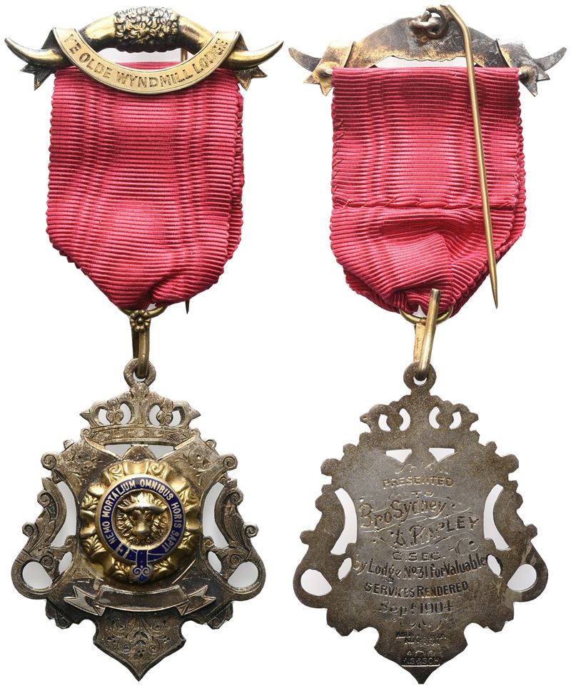 Medaglia "nemo Mortalium Omnibus Horis Sapit", Ye Olde Wyndmill Lodge, Ag e Smalti (43,1 X 112 MM...