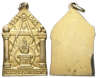 Medaglia in Metallo Dorato A. C. D. G. A. D. V. "1955 - 1965" con Simboli Massonici (23 X 40 MM)