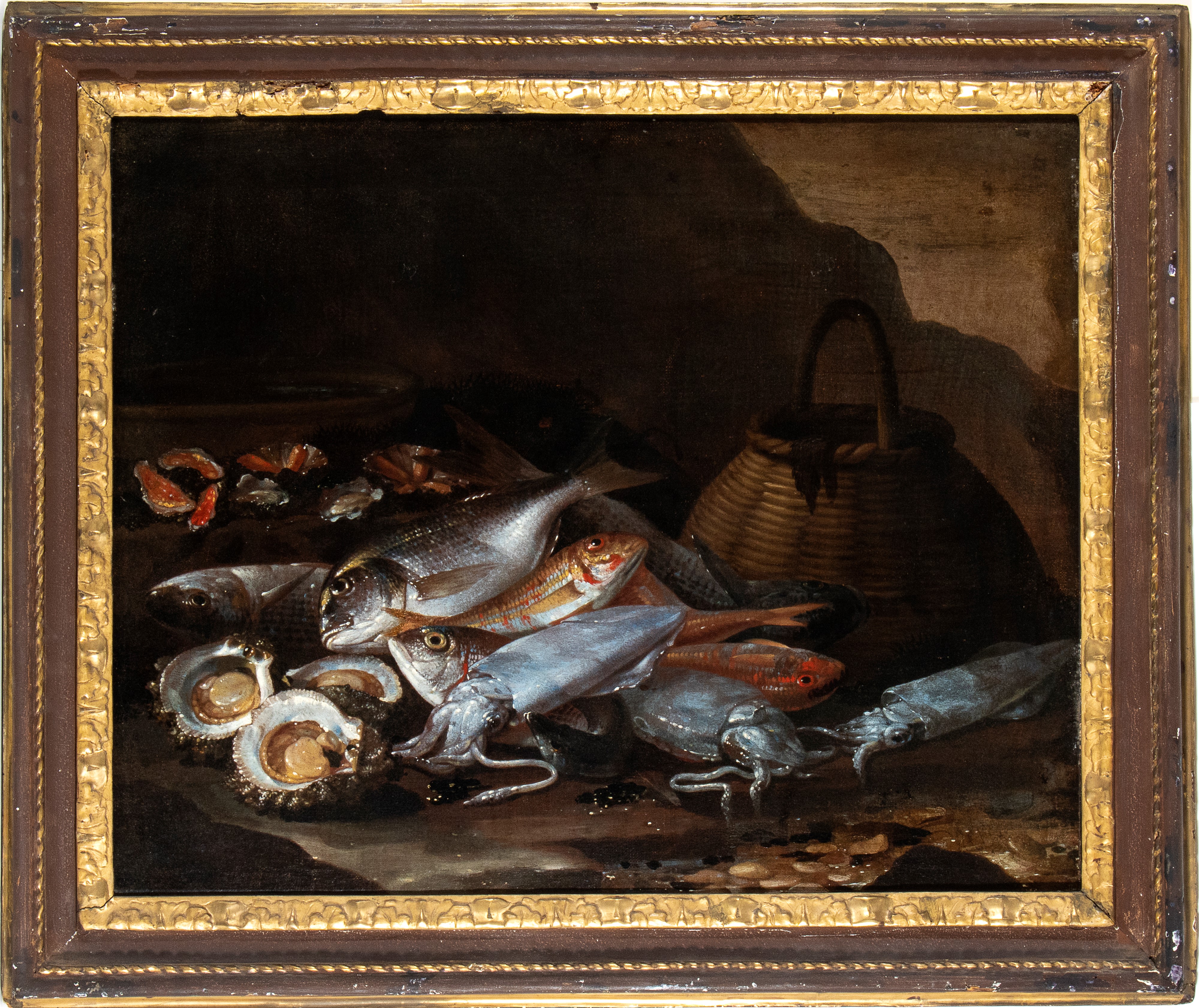 Natura morta di pesci e crostacei in un paesaggio
