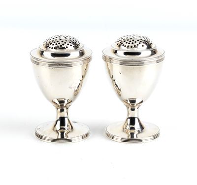 Coppia di pepiere georgiane in argento (Londra, 1789)