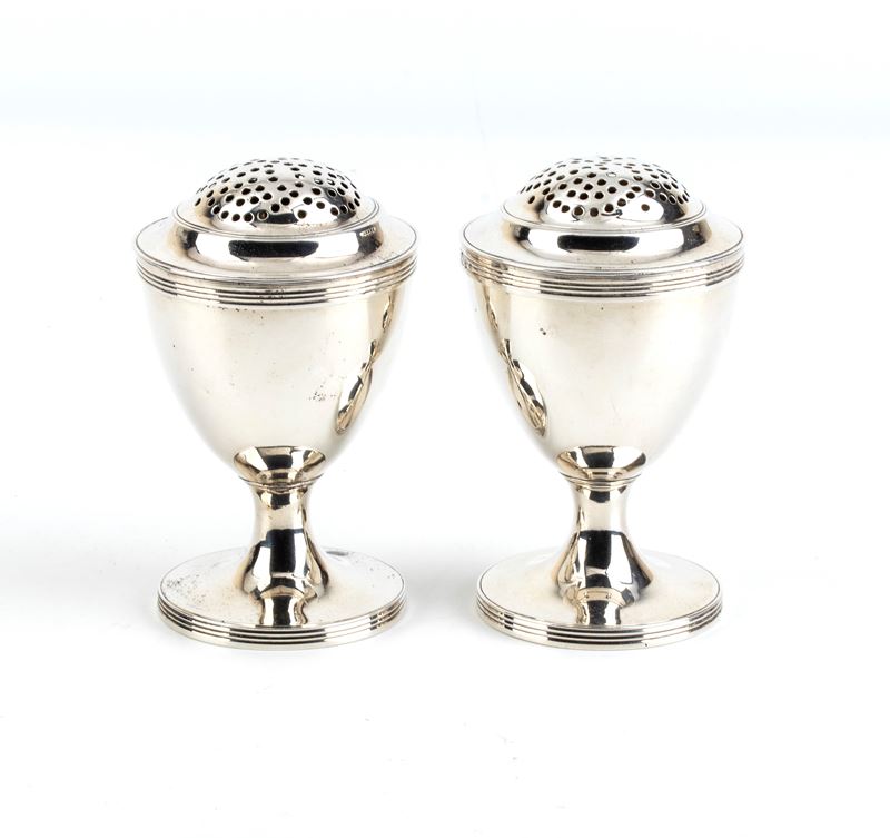Stephen Adams II - Coppia di pepiere georgiane in argento (Londra, 1789)