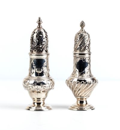Due caster georgiani di argento, Londra 1762 e 1767-68