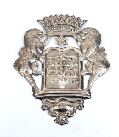 Tas in argento per Sefer Torah, decorazione con Tavole della Legge e motivi araldici, XVIII-XIX s...