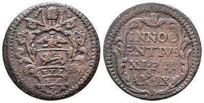 Stato Pontificio. Gubbio. Innocenzo XI (1676-1689). Quattrino Anno IX. Munt 284. Cu; 3,24gr. Raro...