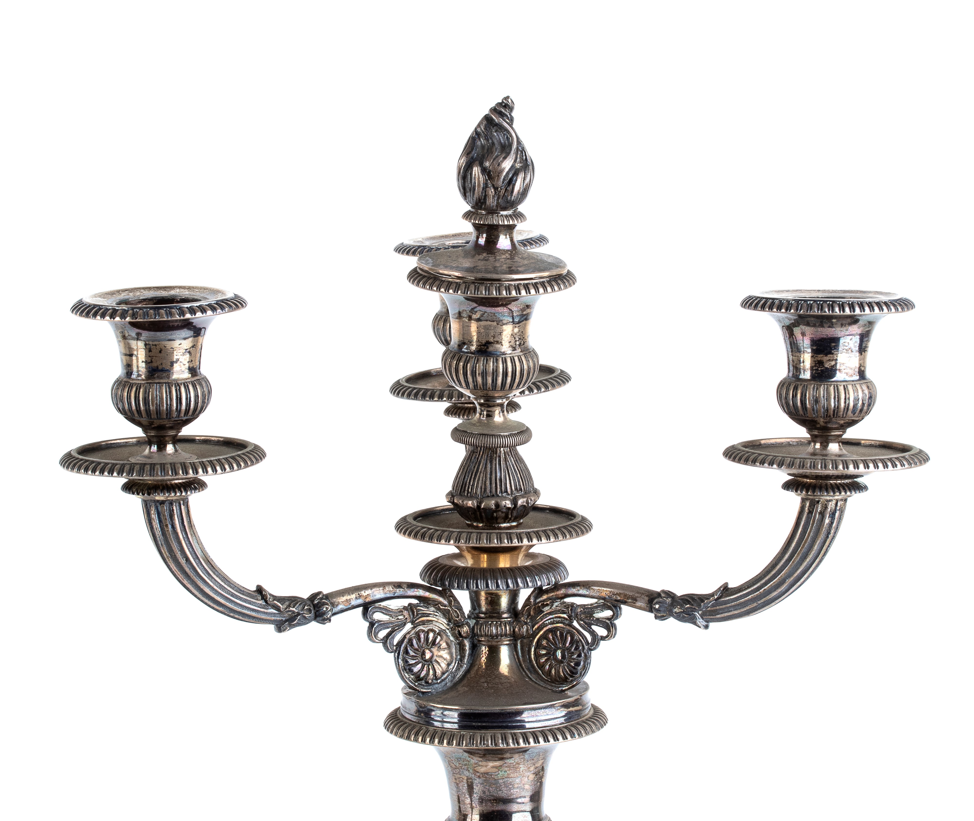 Caber Emanuele - Coppia di candelabri italiani in argento 800/1000