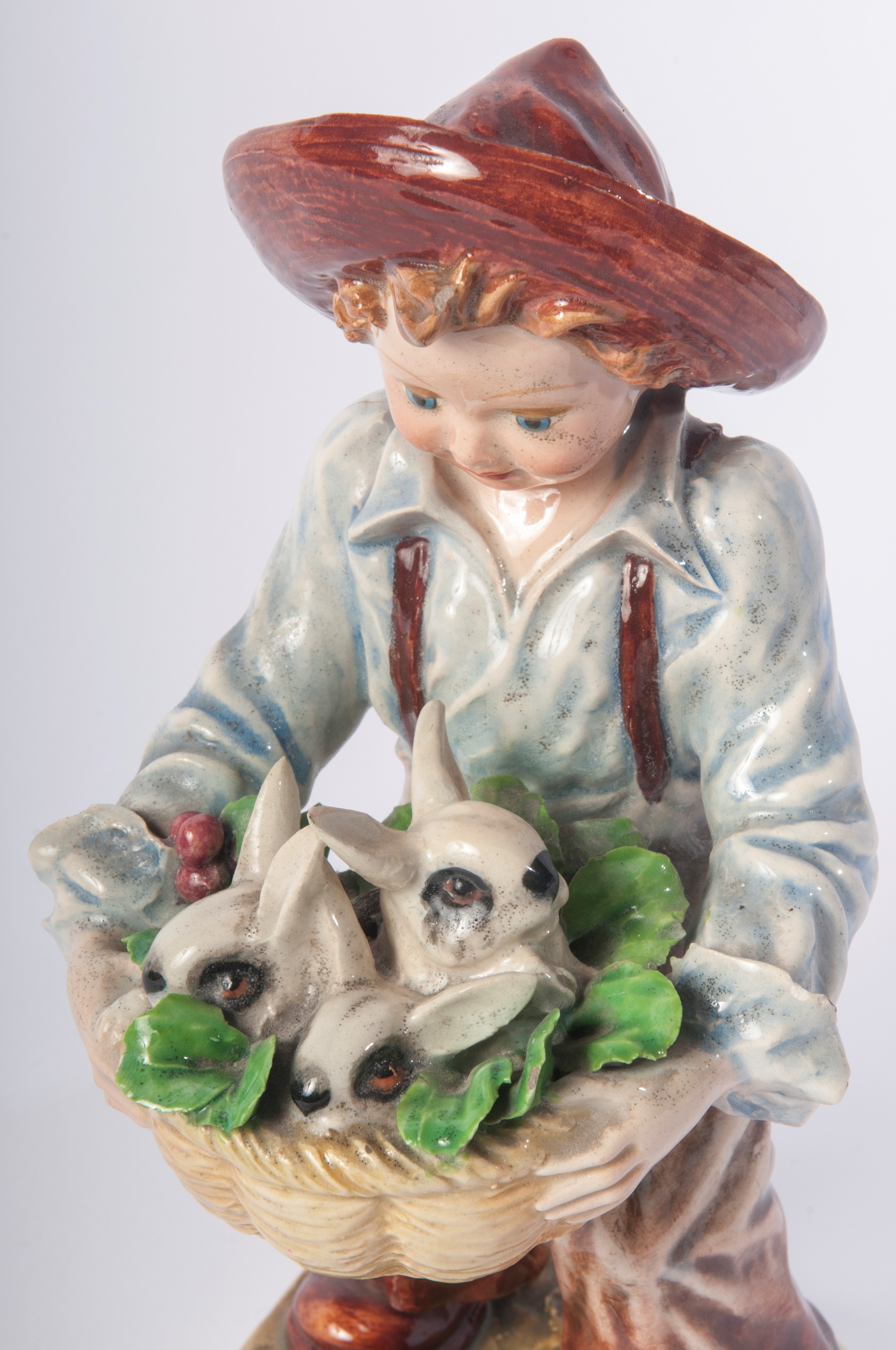 Fanciullo con conigli