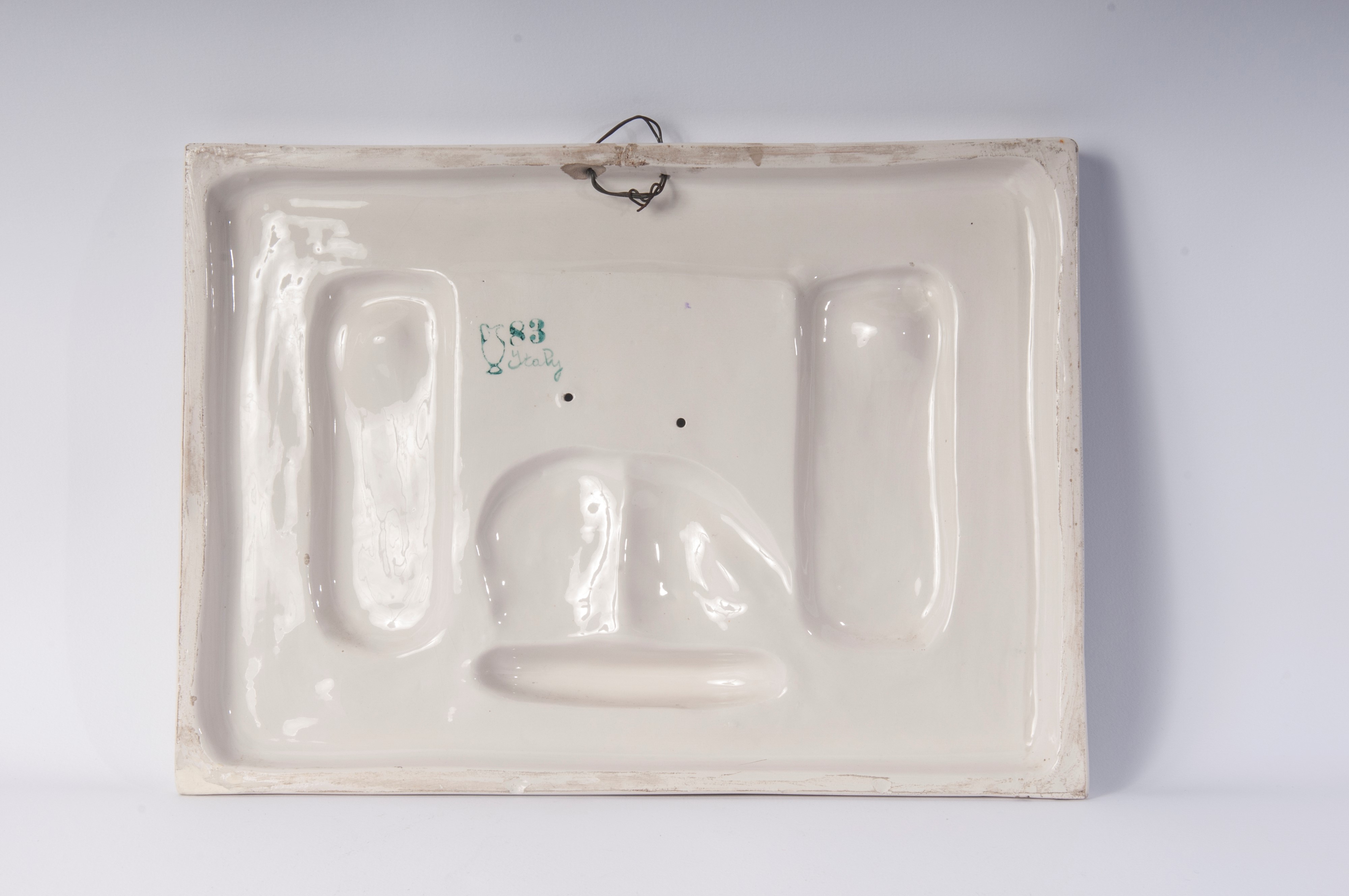 Bambini alla finestra, placca in rilievo