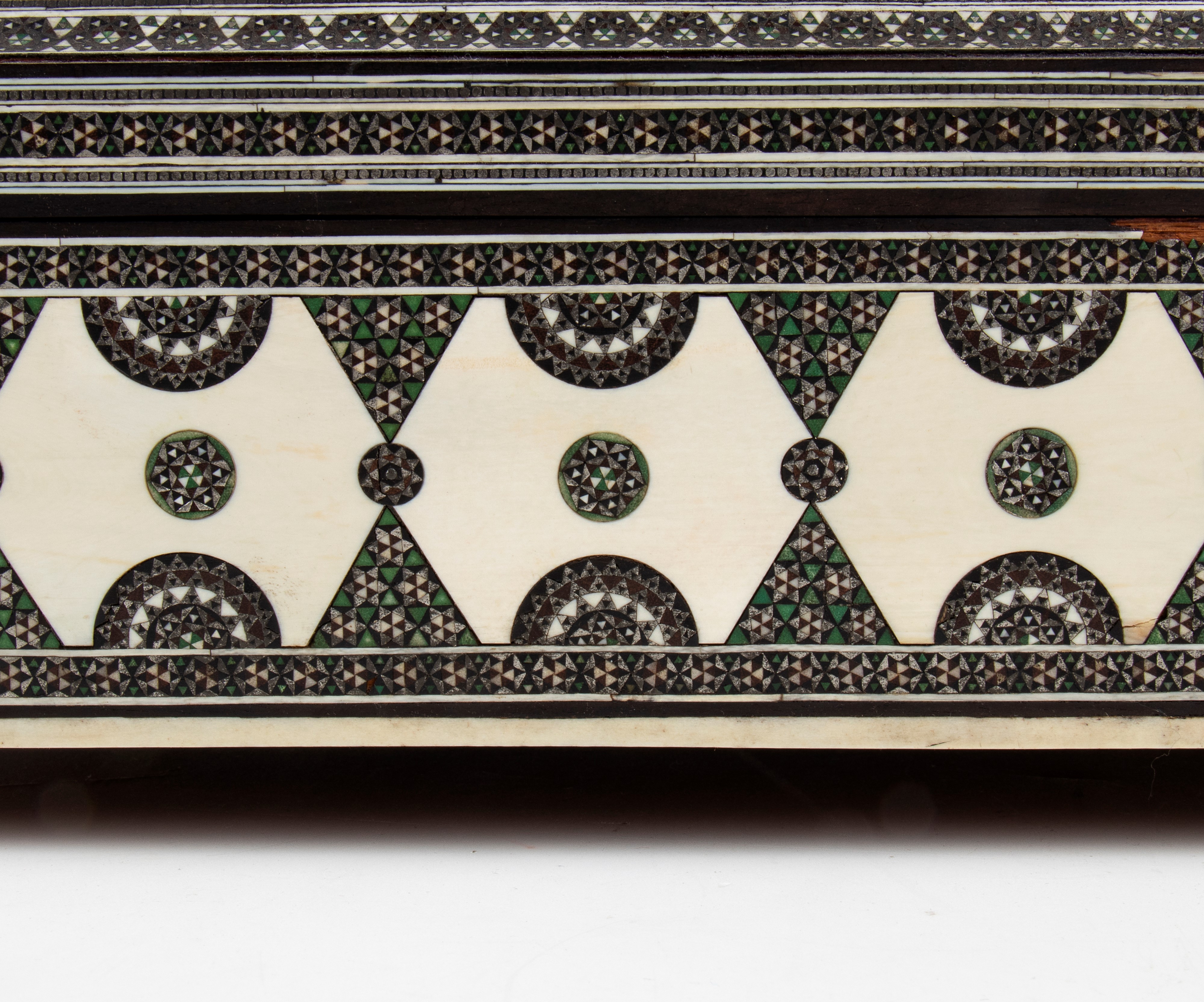 Scatola scrittoio da viaggio intarsiata in avorio