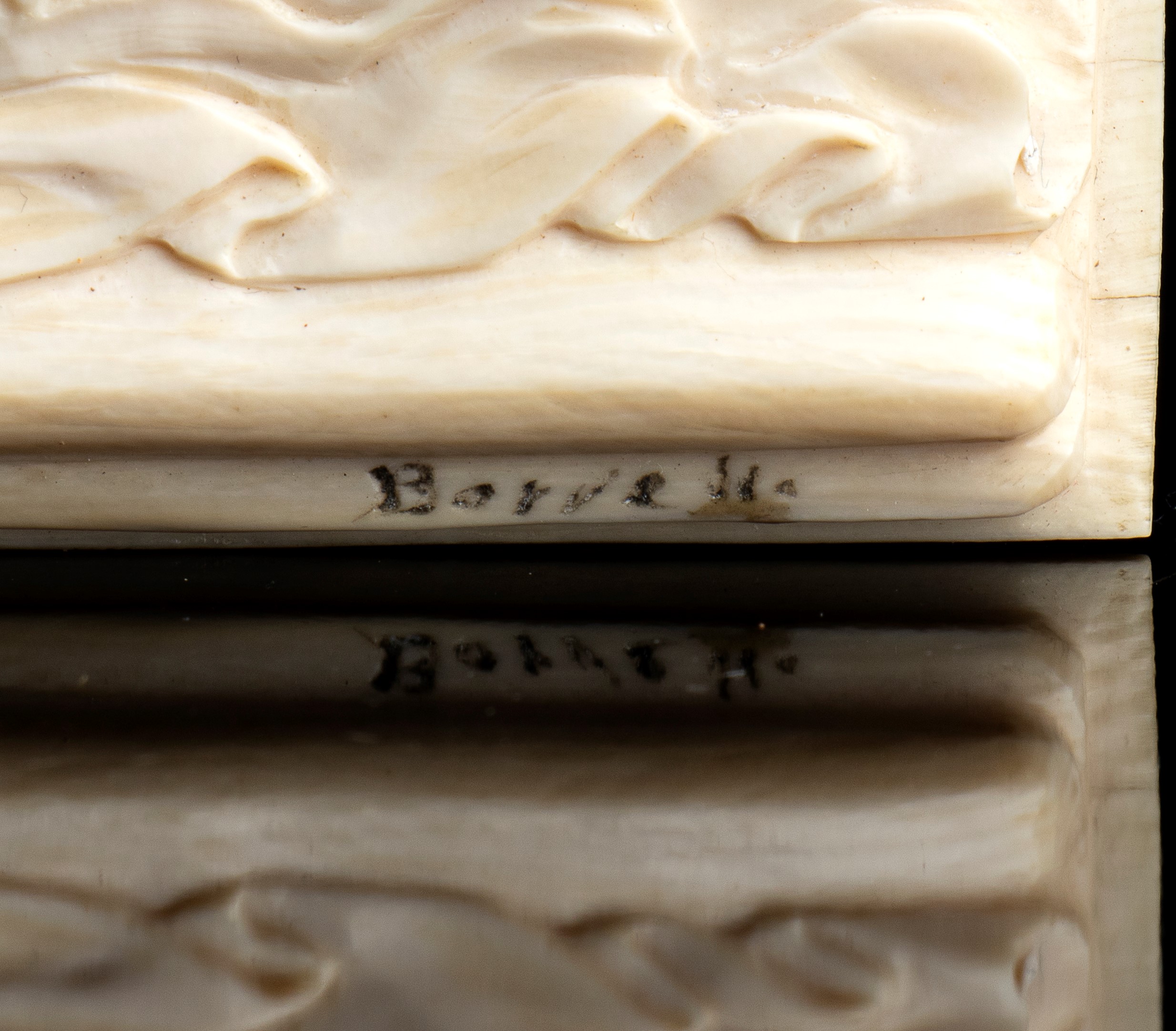 Placca italiana in avorio raffigurante la sacra famiglia