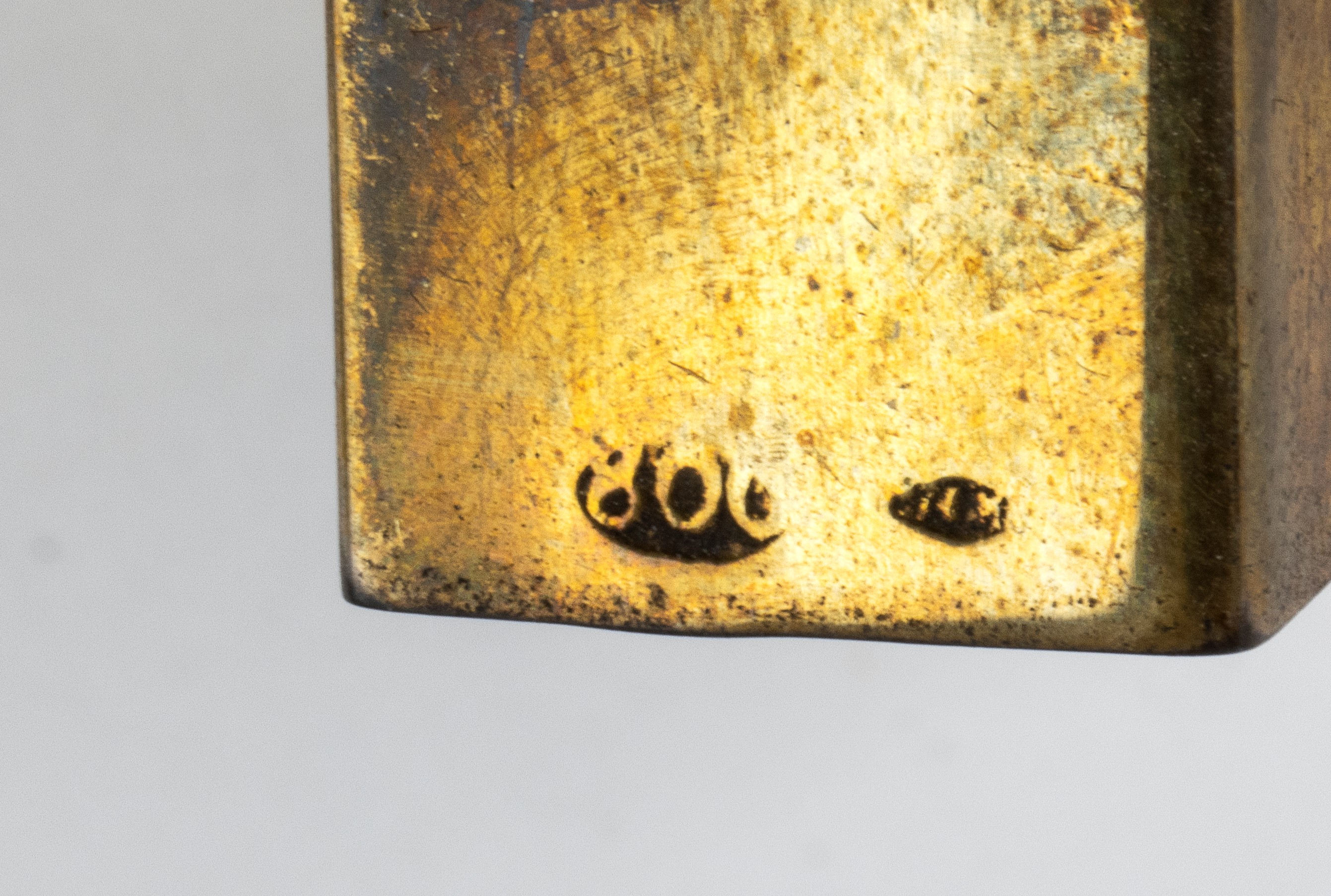 Italia metà XX secolo, Scatola con 12 portafiammiferi e 12 posacenere in argento dorato 800/1000