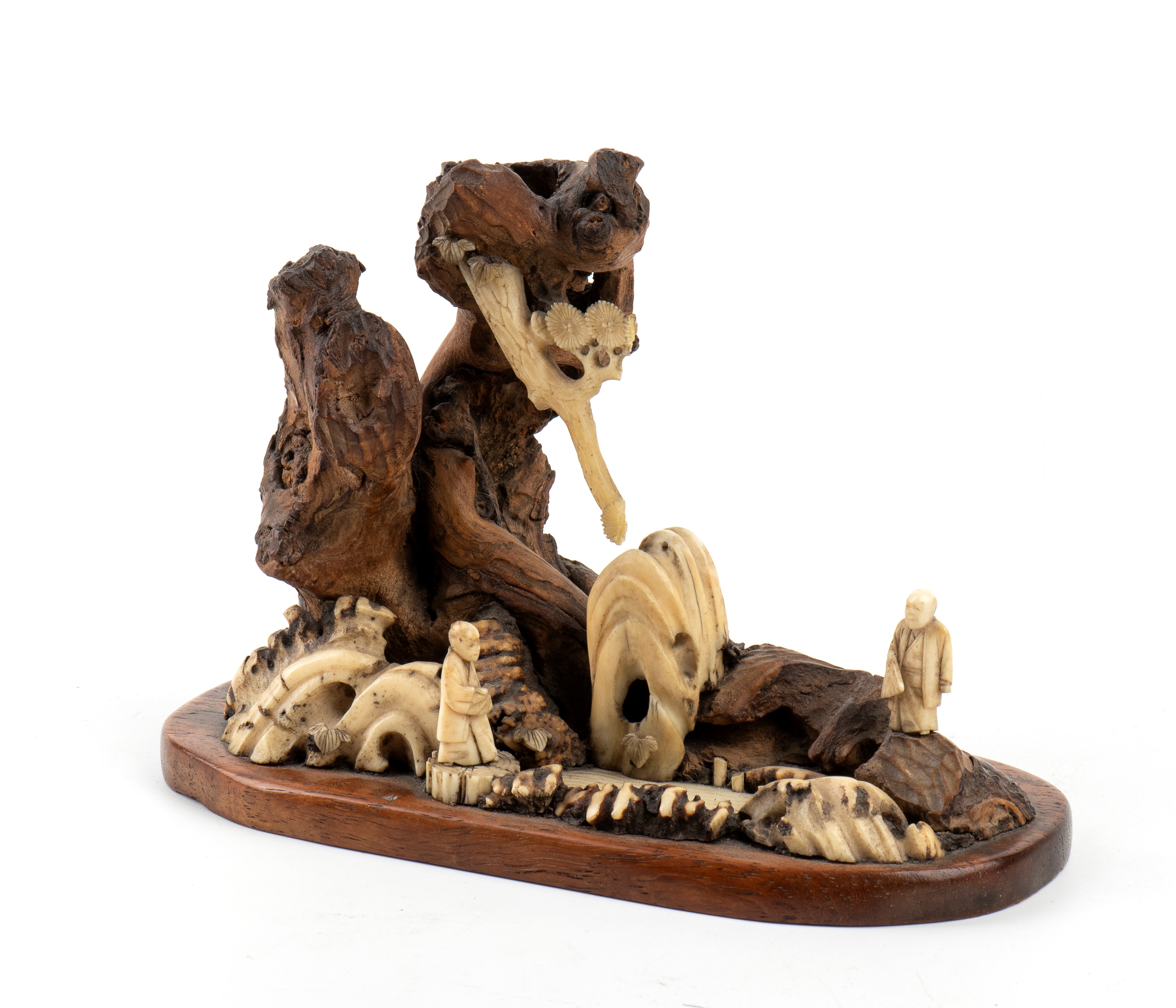 Coppia di paesaggi cinesi, scultura in osso su basi lignee, inizio XX secolo