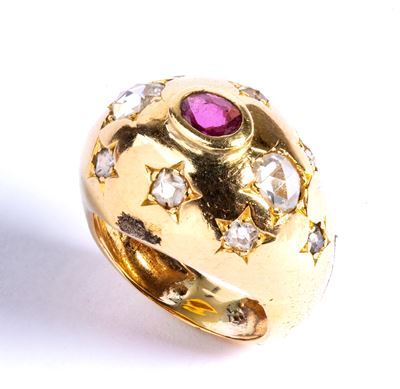 Anello a fascia in oro con rubino ovale e diamanti (taglio a rosa e old mine)