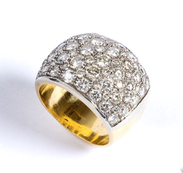 Anello a fascia in oro e diamanti