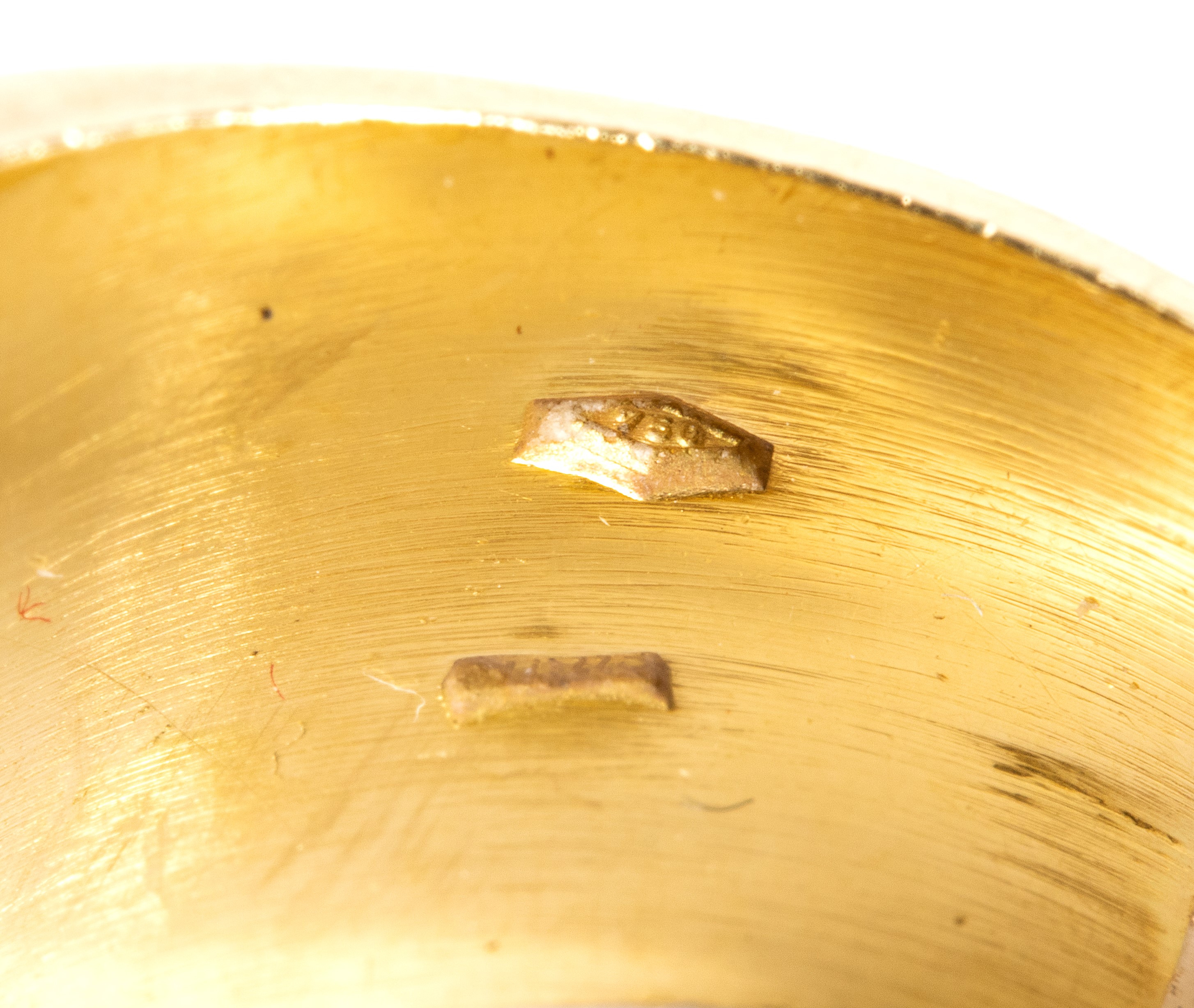 Anello a fascia in oro e diamanti