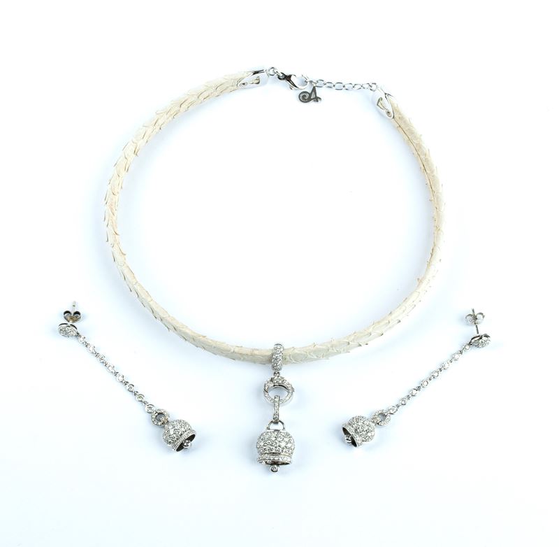 Demi parure composta da un girocollo ed un paio di orecchini in diamanti