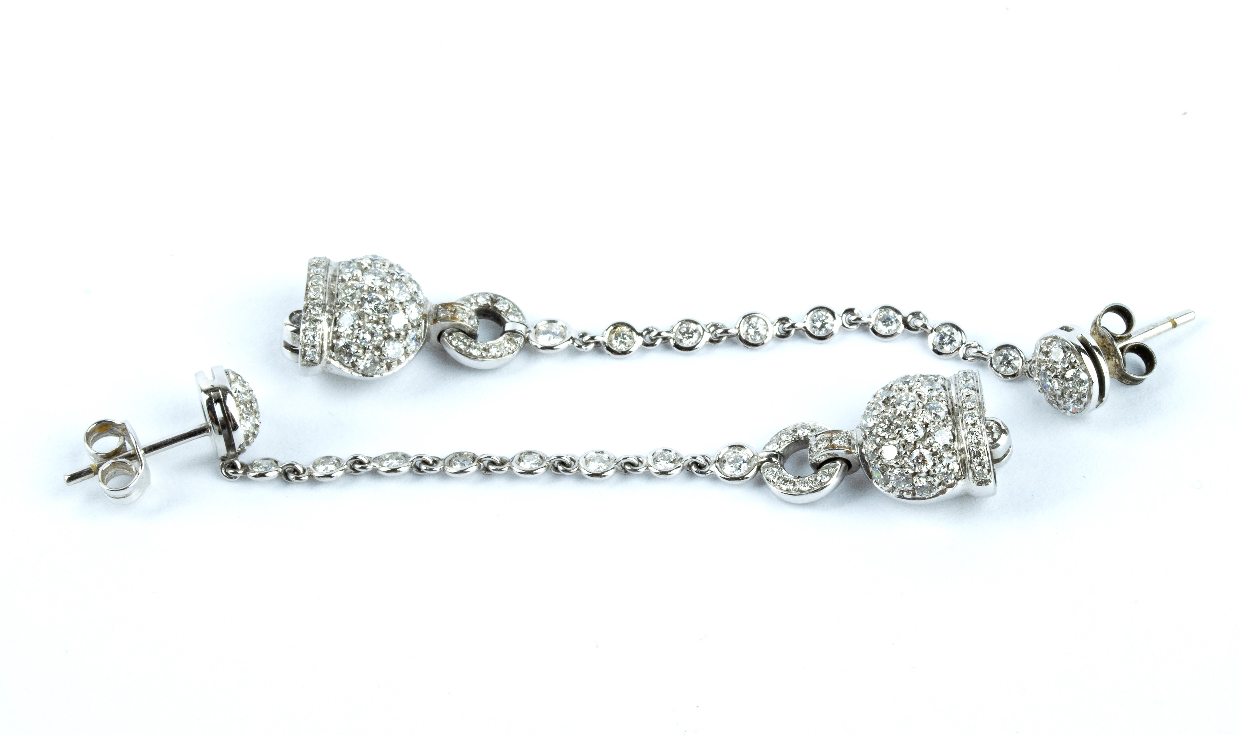 Demi parure composta da un girocollo ed un paio di orecchini in diamanti