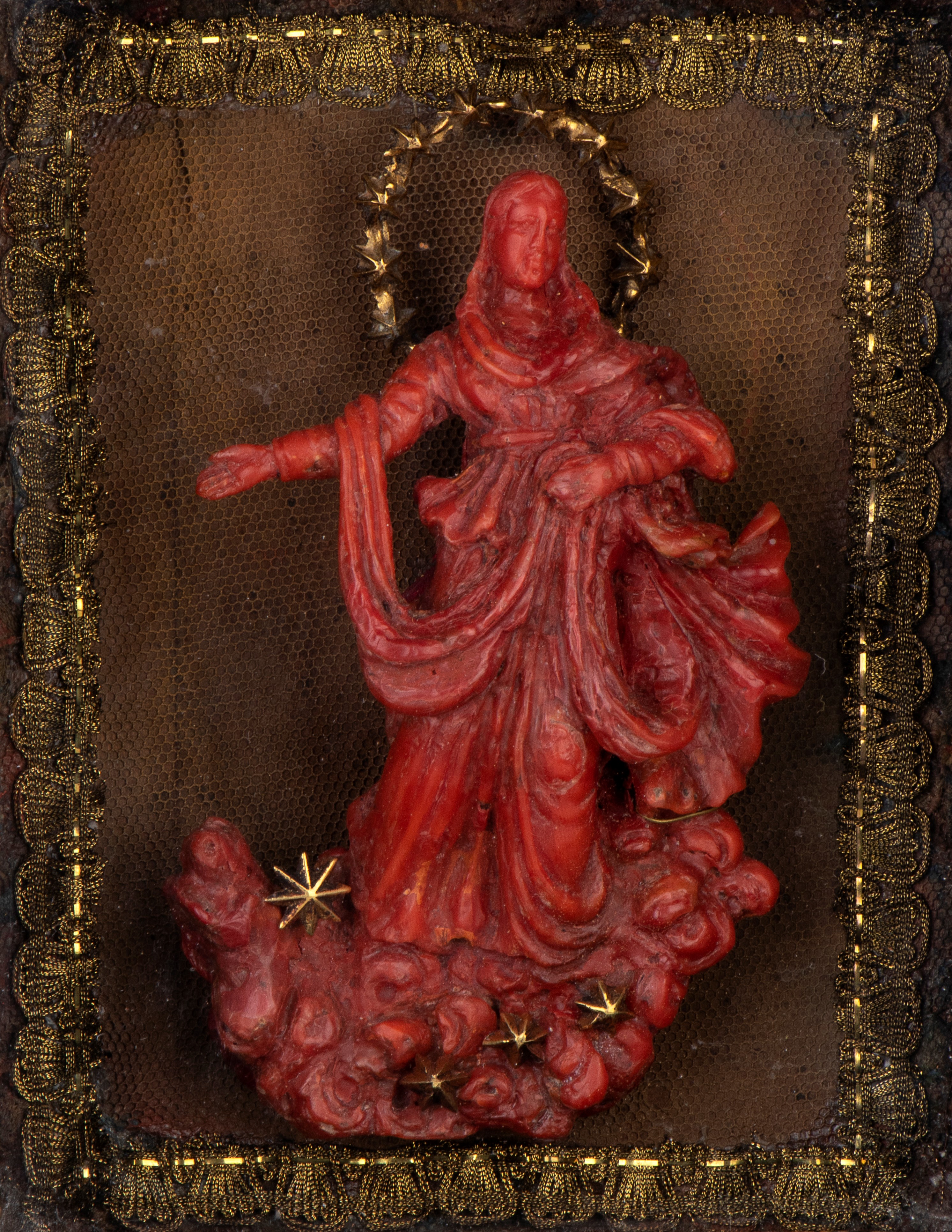 Assunzione della Vergine in corallo